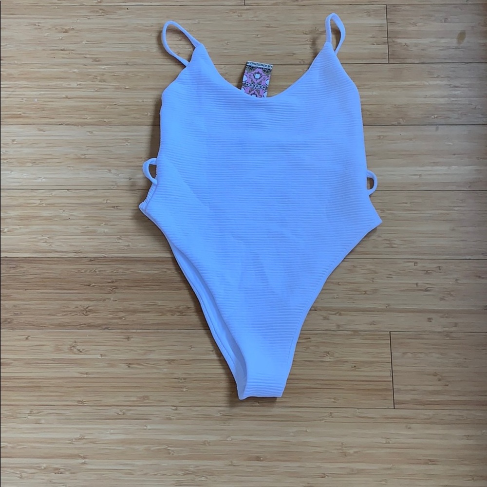 NWT boohoo one piece swimsuit! Size 6